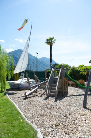 Außen-Kinderspielplatz