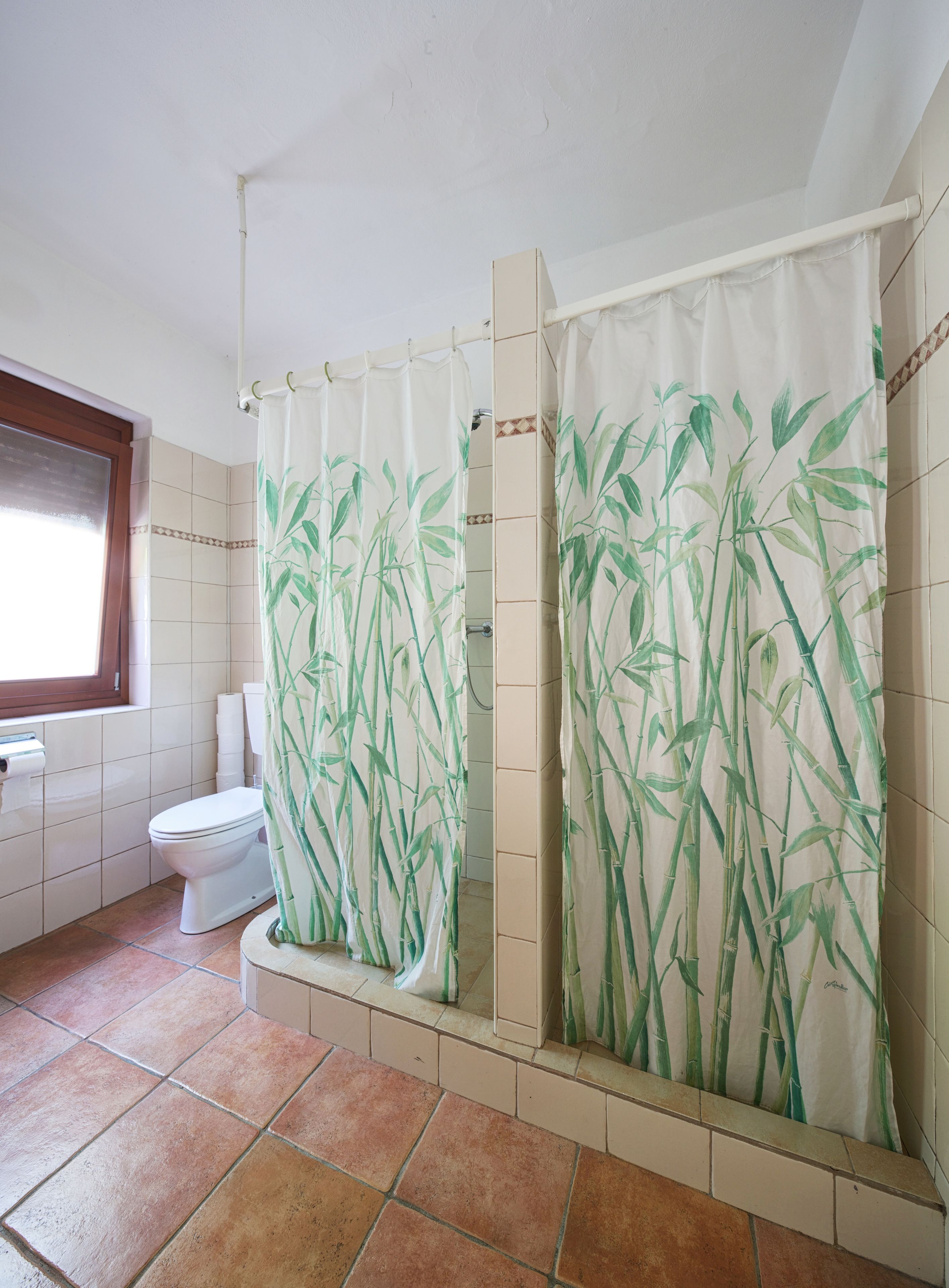 apartment | bathroom | shower, free toiletries, hair dryer, towels