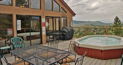 Hot Tub - Great Mountain Views - 3 Bedroom + Loft & Balcony