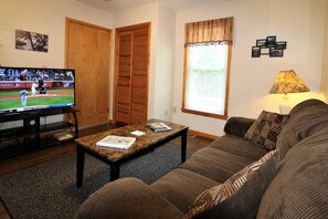 Smart TV, DVD player - Cooperstown Baseball Rentals - Dugout 1 (Oneonta)