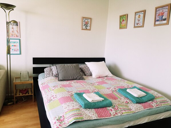 1 bedroom, iron/ironing board, internet, bed sheets
