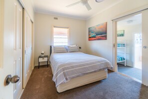 4 bedrooms, iron/ironing board, free WiFi - Welcome to CYPRESS COTTAGE, EVANS HEAD (Evans Head)