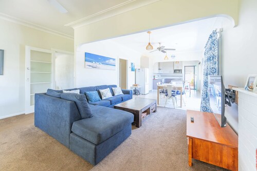 Welcome to CYPRESS COTTAGE, EVANS HEAD