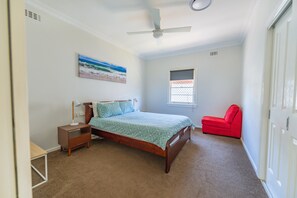 4 bedrooms, iron/ironing board, free WiFi