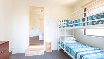 4 bedrooms, iron/ironing board, free WiFi