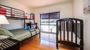 3 bedrooms, iron/ironing board, travel cot, Internet