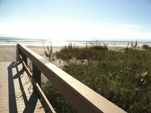 On the beach, sun loungers, beach towels - Beautiful Condo on the Beach (Cocoa Beach)