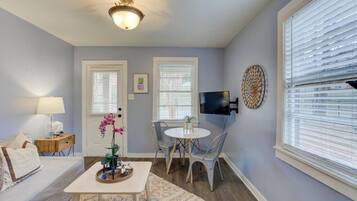 TV, Netflix, streaming services