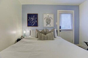 1 bedroom, desk, iron/ironing board, WiFi