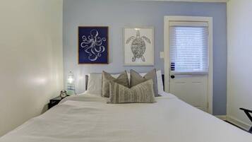 1 bedroom, desk, iron/ironing board, WiFi