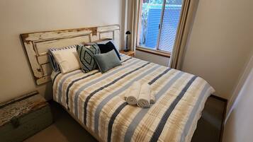 3 chambres, fer et planche Ă repasser, draps fournis