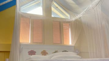 2 chambres, coffres-forts dans les chambres, bureau
