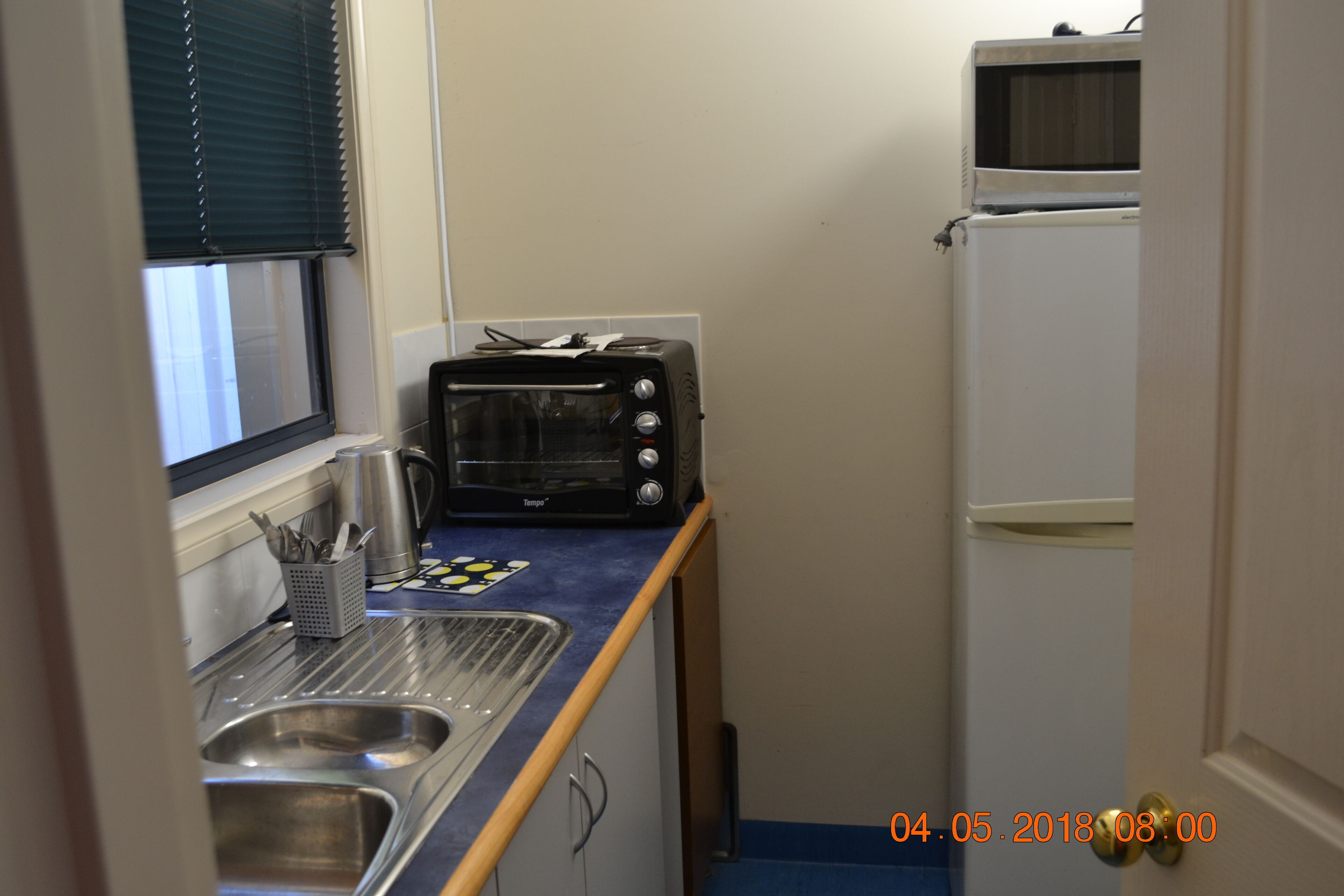 Charming Hilltop Cottage: Lake view with lots of garden around — image 5