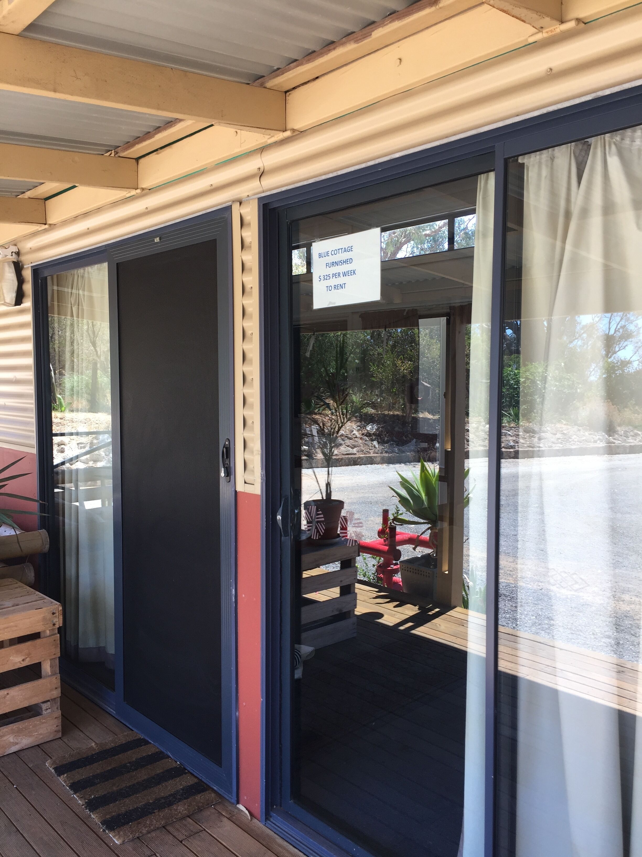 Charming Hilltop Cottage: Lake view with lots of garden around — image 15