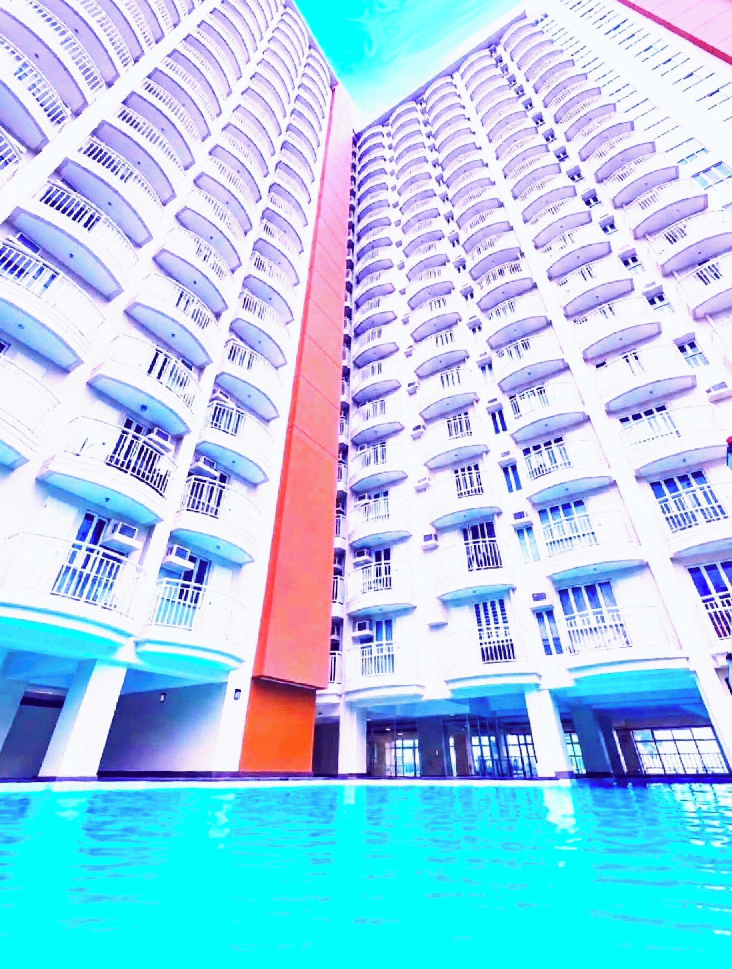 Inomhuspool och utomhuspool