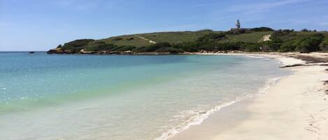 Beach nearby, sun loungers, beach towels
