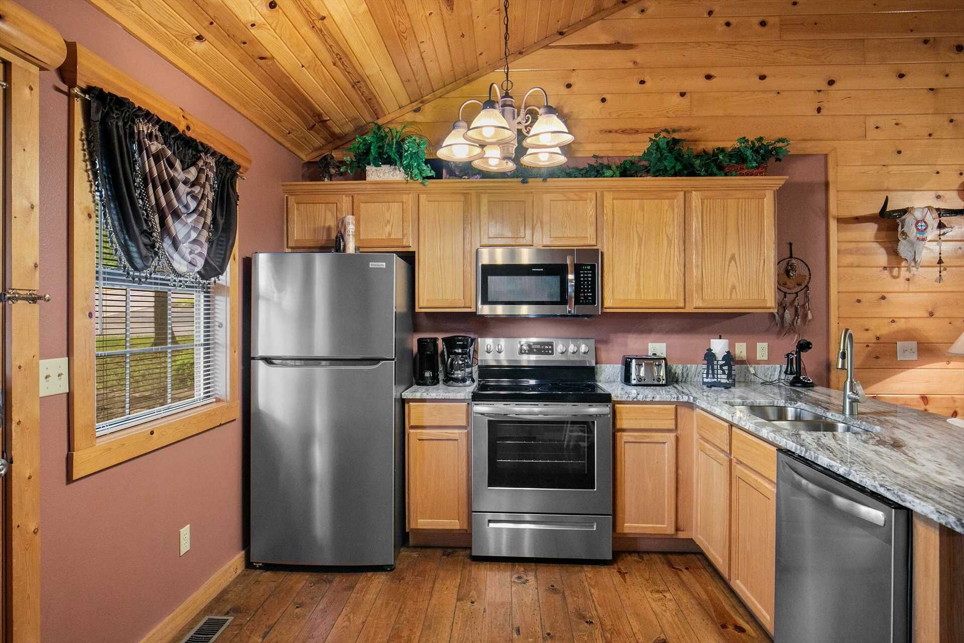 Luxury Log Cabin! King Bed, Full Kitchen, Fireplace, Wooded Views! | A2