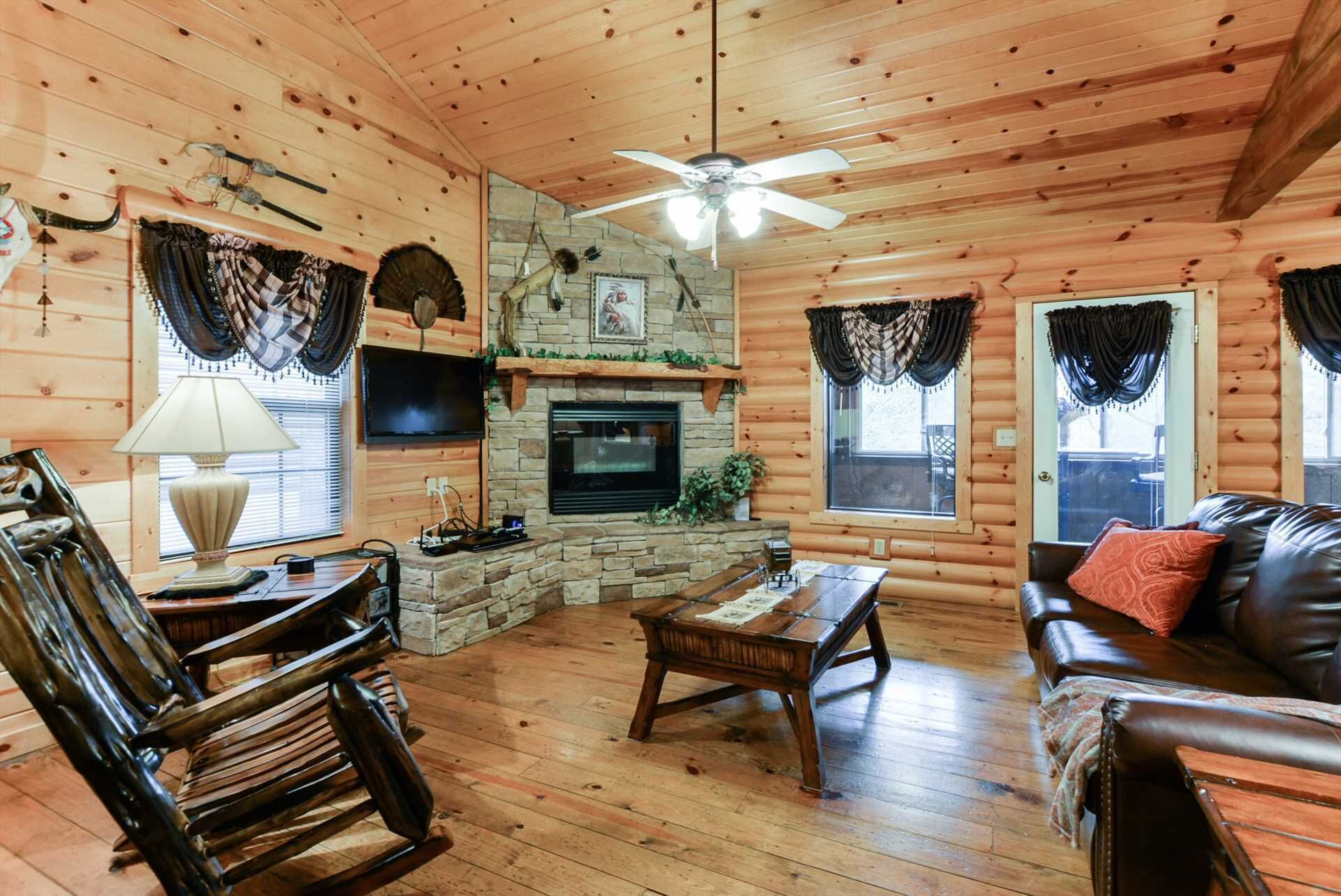 Luxury Log Cabin! King Bed, Full Kitchen, Fireplace, Wooded Views! | A2