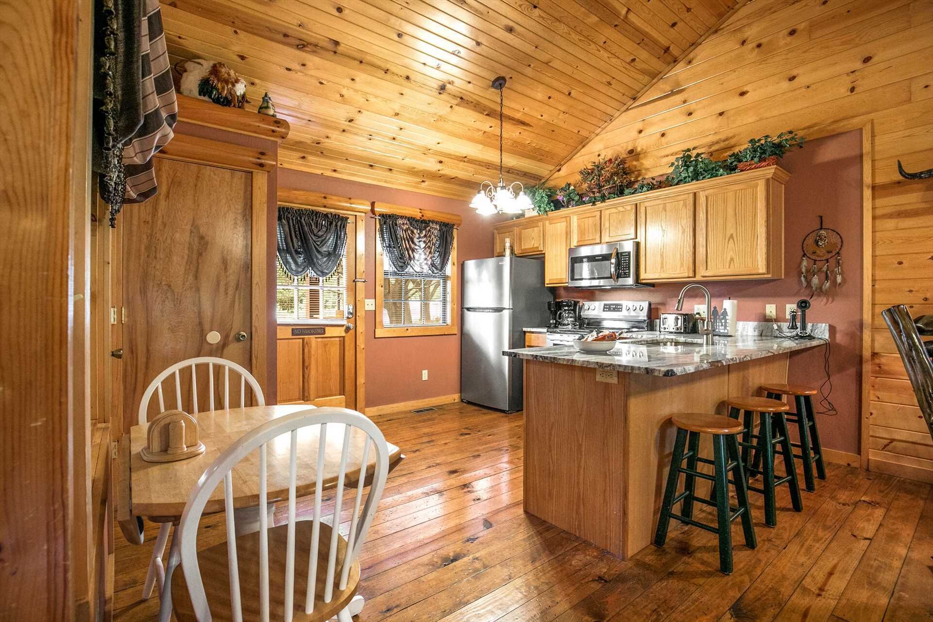 Luxury Log Cabin! King Bed, Full Kitchen, Fireplace, Wooded Views! | A2