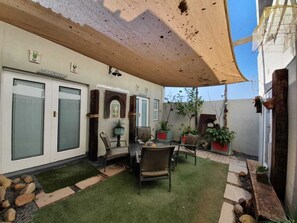 Outdoor dining - Strand Beach Vue Home 16 Sleeper (Strand)