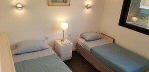 2 chambres, fer et planche à repasser, Wi-Fi, draps fournis