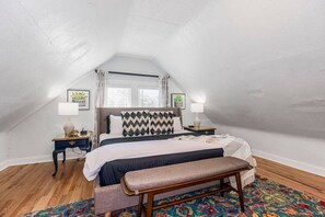 4 bedrooms, desk, iron/ironing board, travel crib