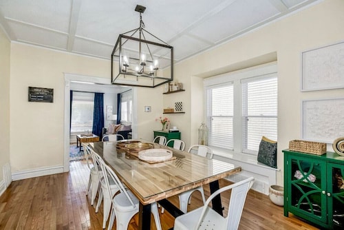 Spacious 4BR Near Plaza & Westport | Ideal for Groups & Gatherings