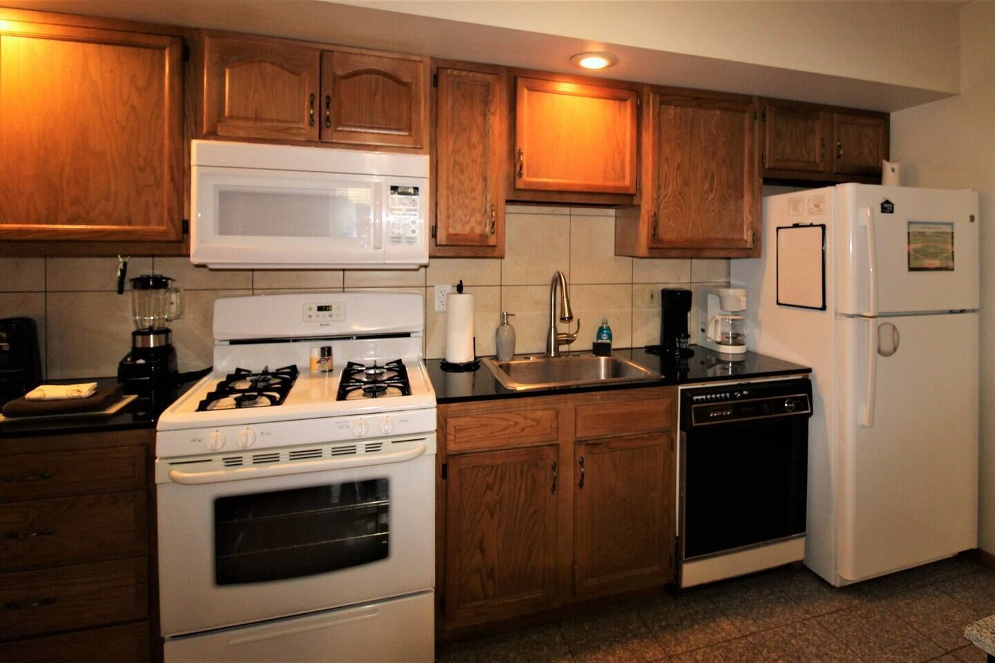 Coffee/tea maker, fridge, microwave, oven