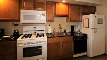 Coffee/tea maker, fridge, microwave, oven