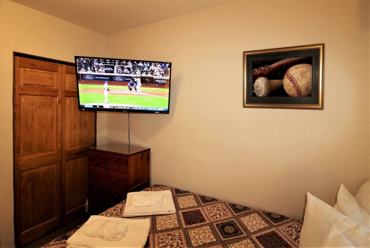 2 bedrooms, iron/ironing board, WiFi (free), bed sheets