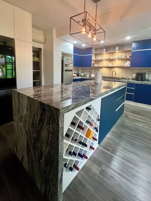 公用冰箱、公用微波炉、炉灶、厨具/餐具