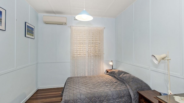 3 habitaciones y tabla de planchar con plancha 