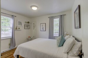 1 dormitorio, escritorio, tabla de planchar con plancha y wifi