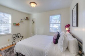1 bedroom, desk, iron/ironing board, WiFi