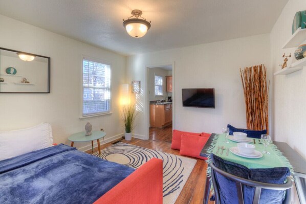 1 bedroom, desk, iron/ironing board, WiFi