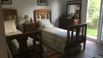3 quartos, ferros/tábuas de passar roupa, Wi-Fi, roupa de cama
