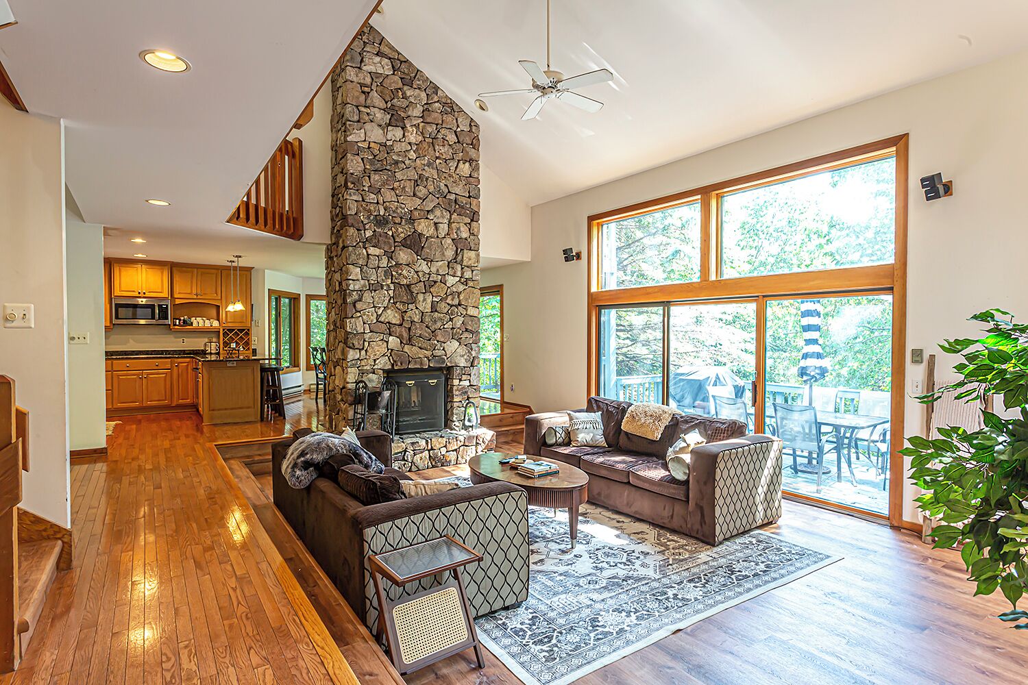 Private creek, 5 minutes to slopes, under new management, pet friendly, hot tub!