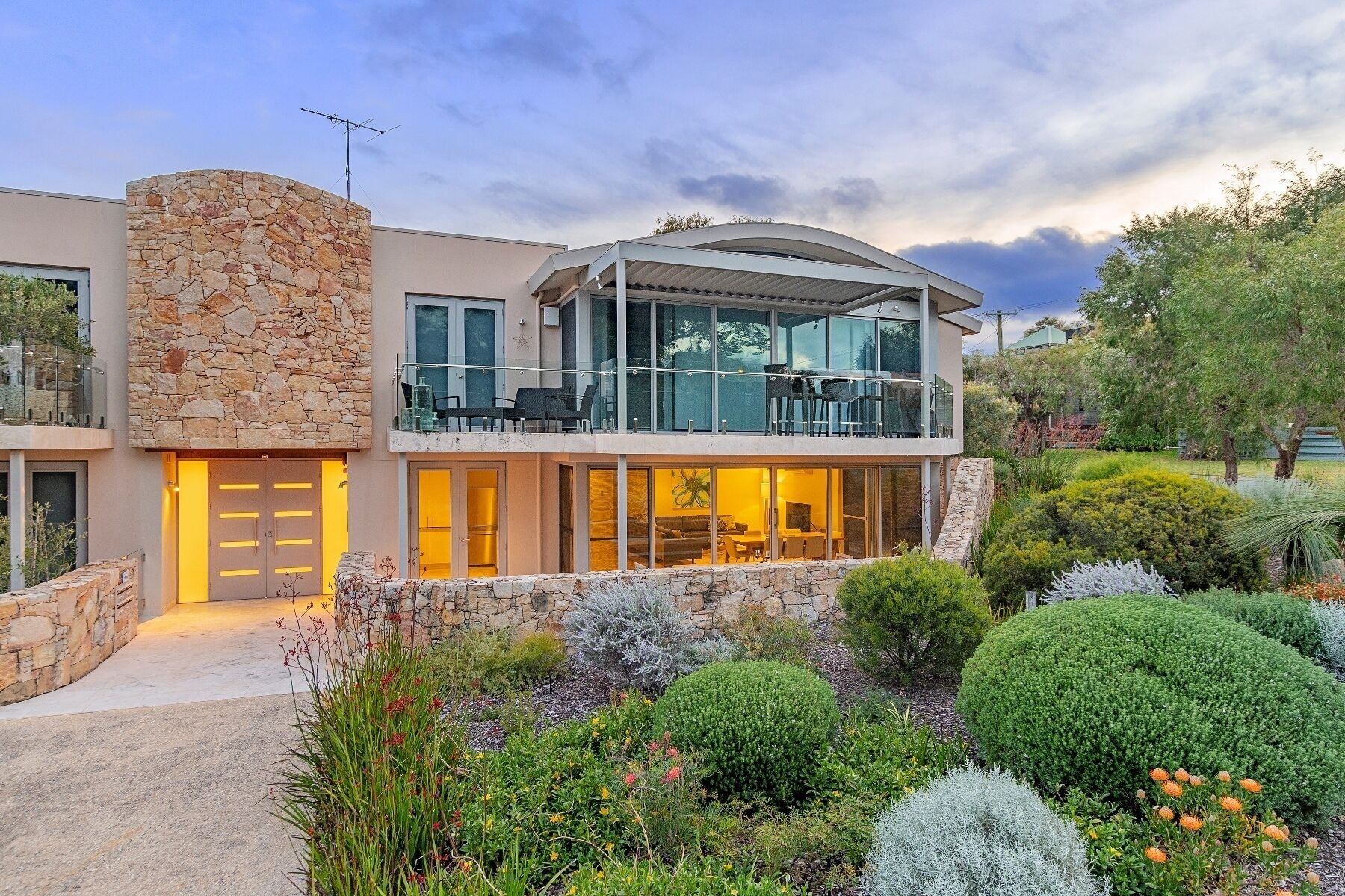 Luxurious family friendly apartment right on the bay with beautiful bay views