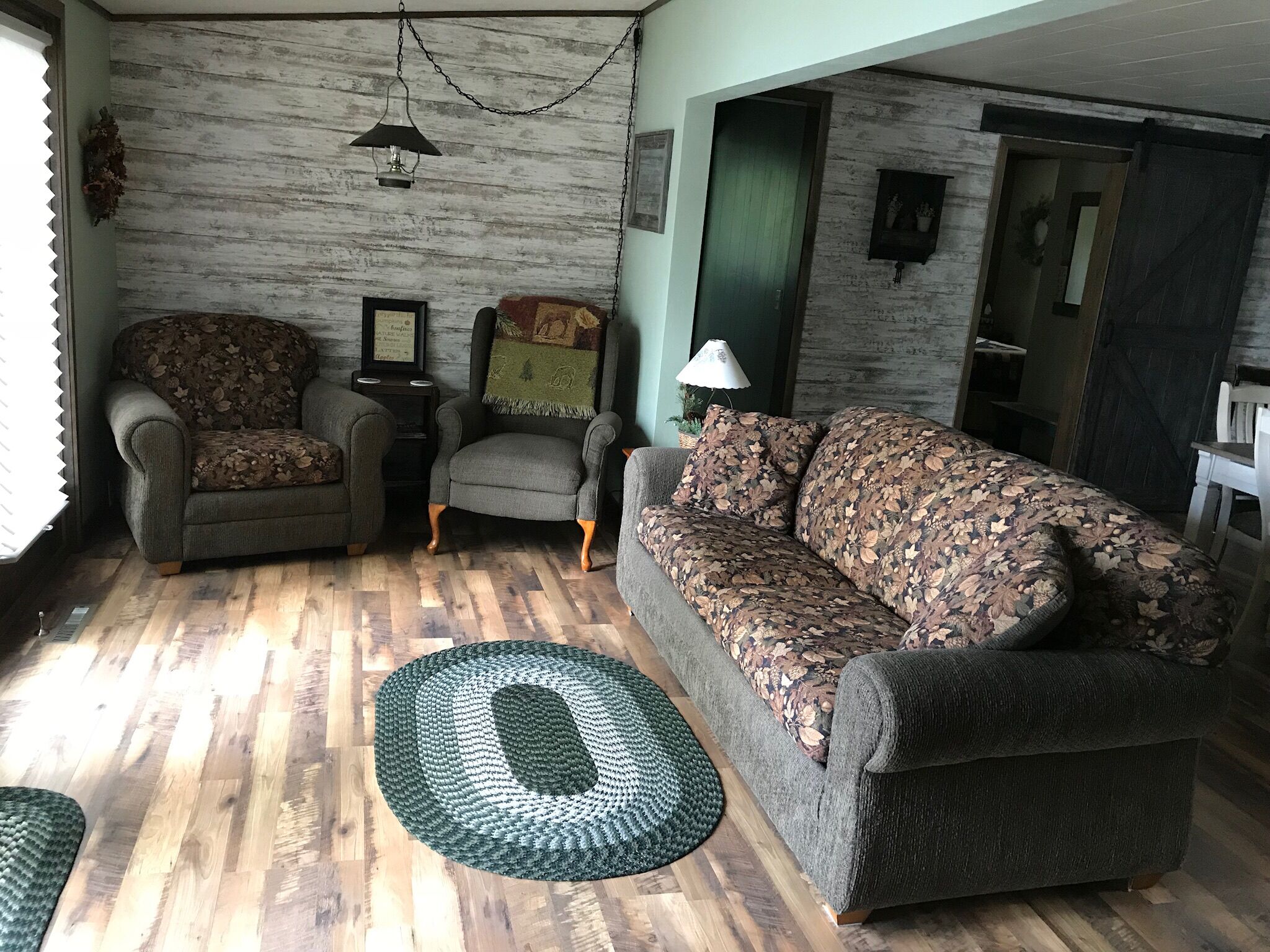 Book your Winter getaway. Enjoy a peaceful escape at this cozy cabin on the lake