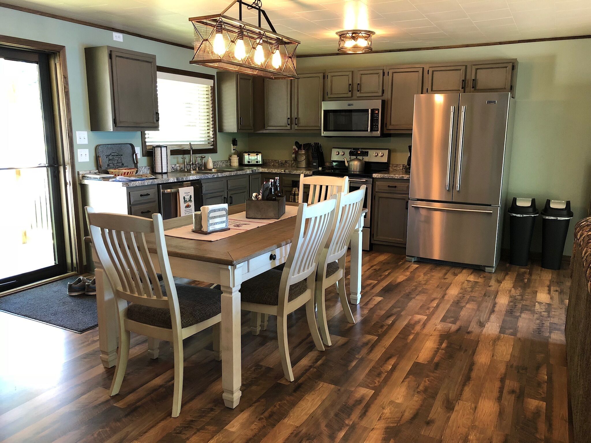 Book your Winter getaway. Enjoy a peaceful escape at this cozy cabin on the lake