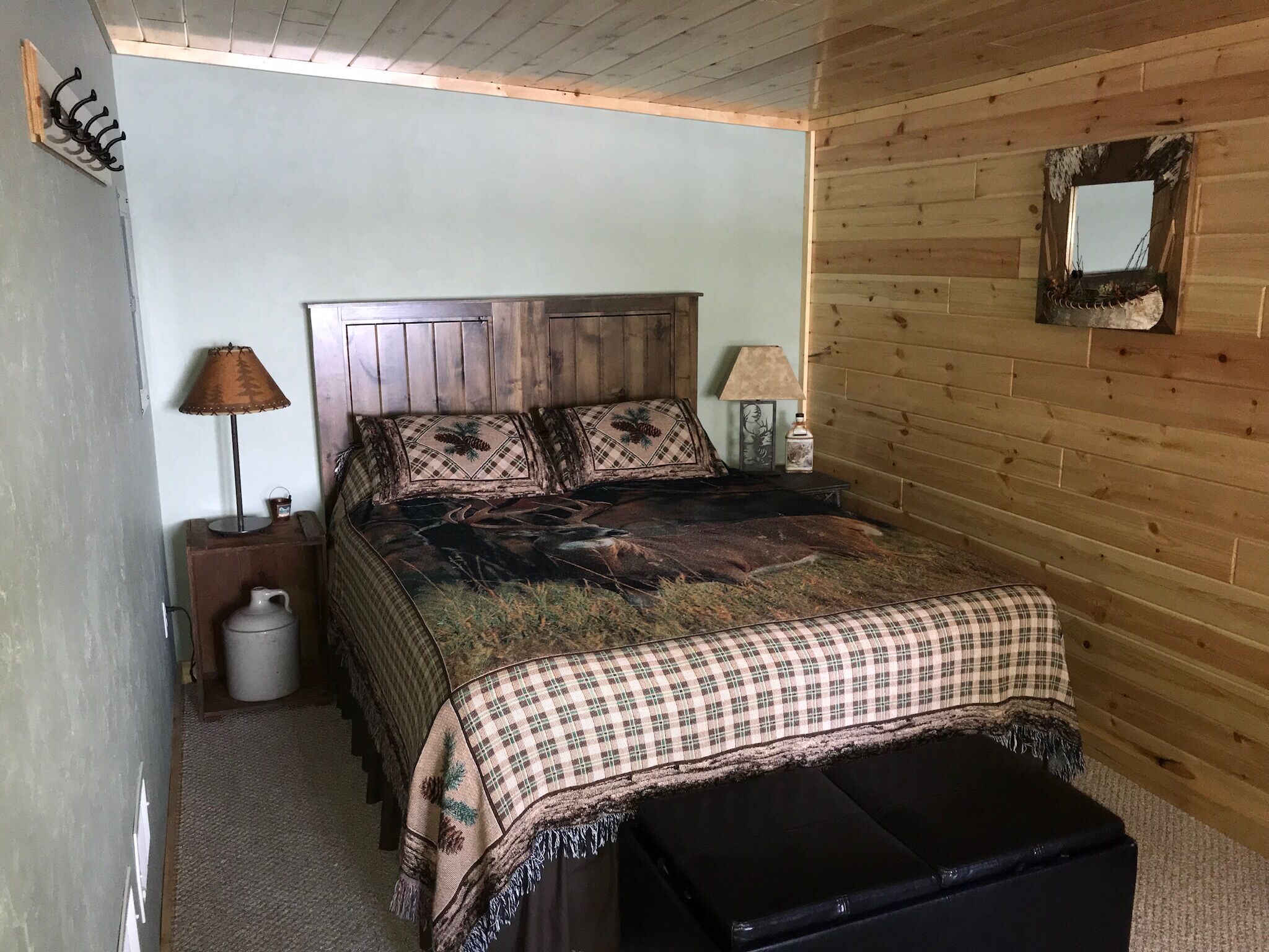 Book your Winter getaway. Enjoy a peaceful escape at this cozy cabin on the lake