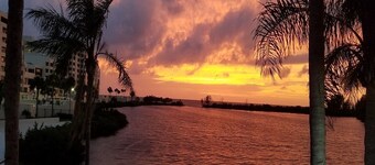 Oceanfront Oasis med solnedgångar vid vattnet vid Mexikanska golfen