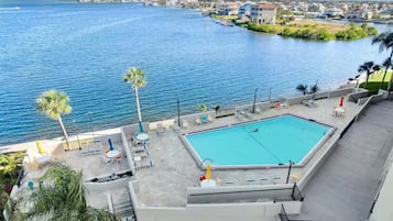 Piscine extérieure, piscine chauffée