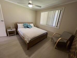 2 slaapkamers, een strijkplank/strijkijzer