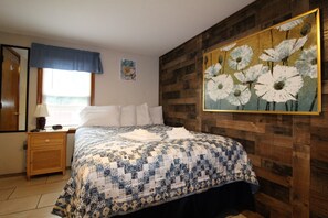 2 bedrooms, desk, iron/ironing board, free WiFi - Cooperstown Baseball Rentals - Elm-Double Play #1 (Oneonta)