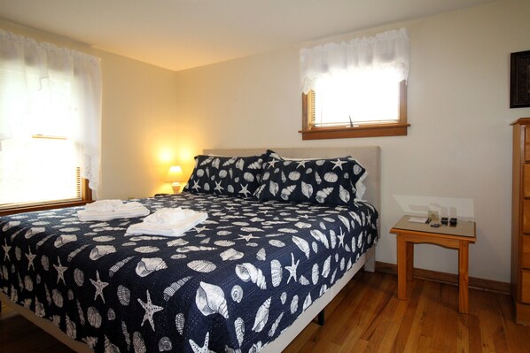 3 bedrooms, desk, iron/ironing board, free WiFi