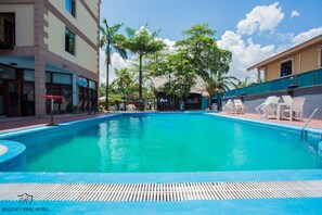 Piscina coperta, piscina all'aperto