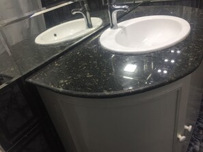 Bathroom - New , sunny and renovated in Degla Maadi (cairo)