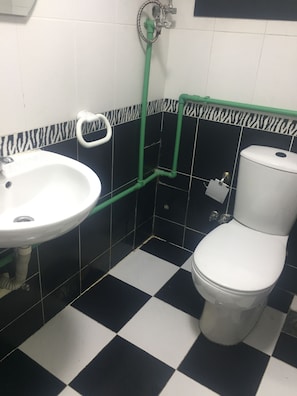 Bathroom - New , sunny and renovated in Degla Maadi (cairo)