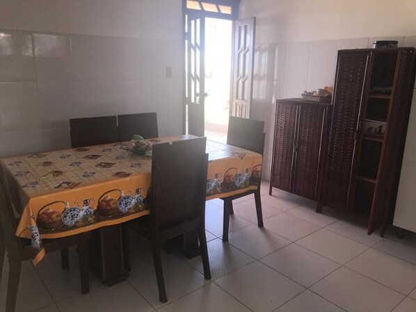 Dining - House with a panoramic view to the sea (Arembepe)